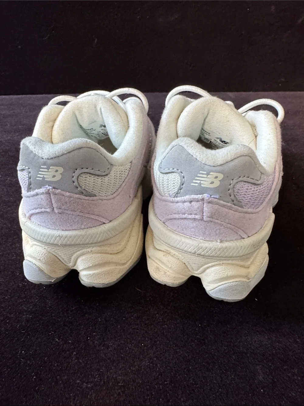 New Balance Kids Sneakers in Light Pink/lilac and Cream